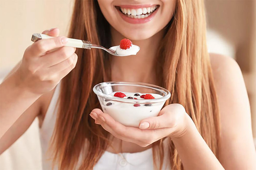 Bổ sung sữa chua vào thực đơn hằng ngày giúp tăng cường tiêu hóa và nâng cao sức khỏe miễn dịch