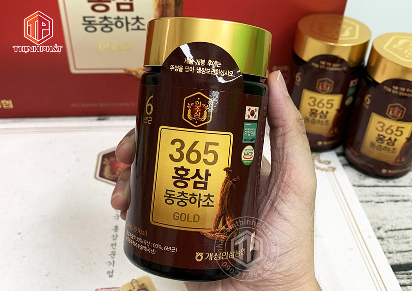 Cao hồng sâm đông trùng hạ thảo Hàn Quốc hộp 4 lọ x 240g