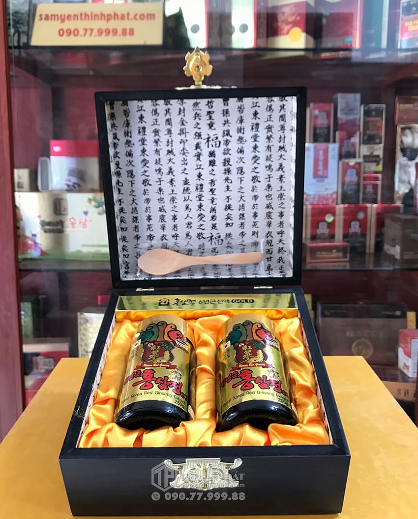 Cao hồng sâm Hàn Quốc hộp gỗ 2 lọ x 250g