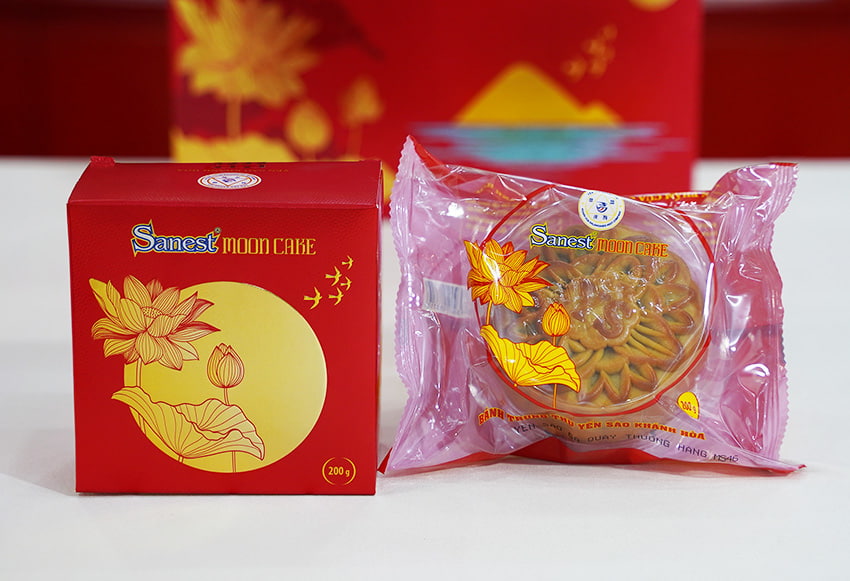 Bánh trung thu Yến Sào hộp 4 bánh x 200gr (2 thập cẩm, 2 nhân mềm)