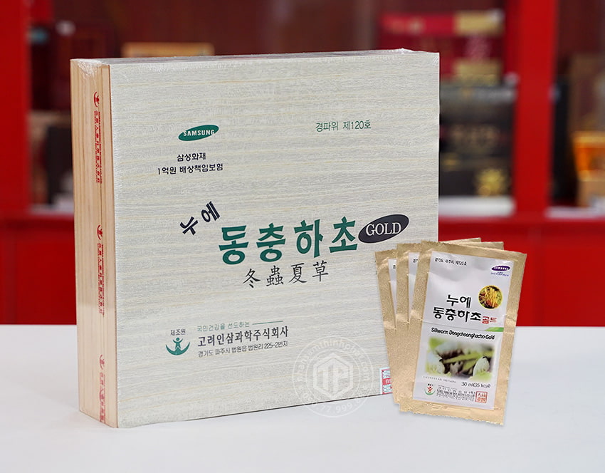 Nước đông trùng hạ thảo Hàn Quốc hộp gỗ 60 gói Nước đông trùng hạ thảo Hàn Quốc hộp gỗ 60 gói