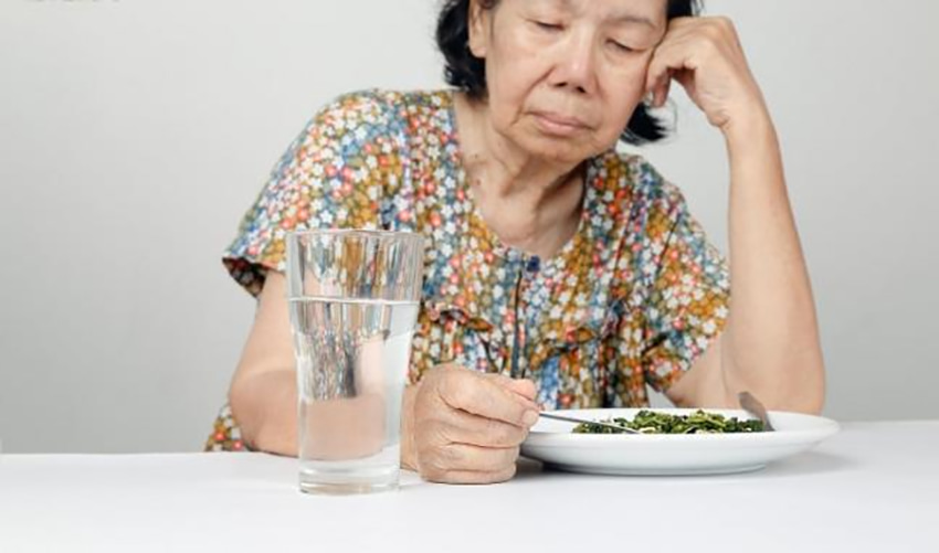 Đừng quên chú ý chế độ ăn uống, bổ sung dinh dưỡng cho người cao tuổi